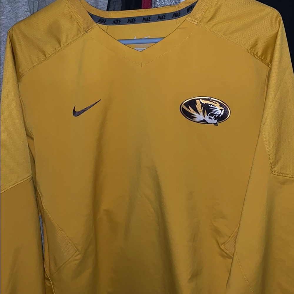 Nike muzzle windbreaker